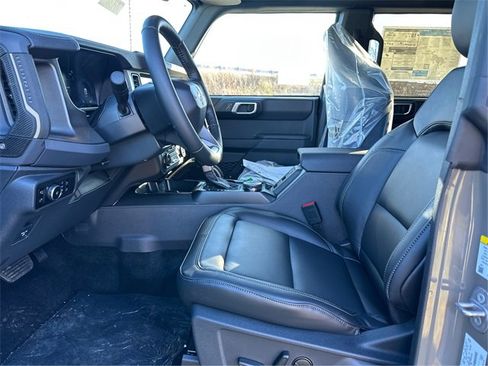 New 2025 Ford Bronco Badlands image 9