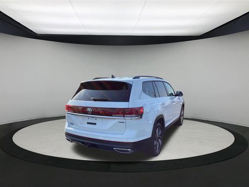 Used 2024 Volkswagen Atlas SE AWD/4WD image 8