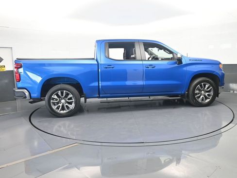 Used 2022 Chevrolet Silverado 1500 LT w/ LPO, Dark Essentials Package RWD image 7