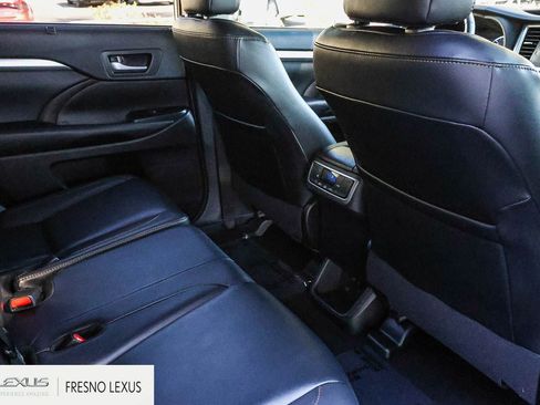 Used 2019 Toyota Highlander XLE w/ Carpet Mat Package (TMS) image 13