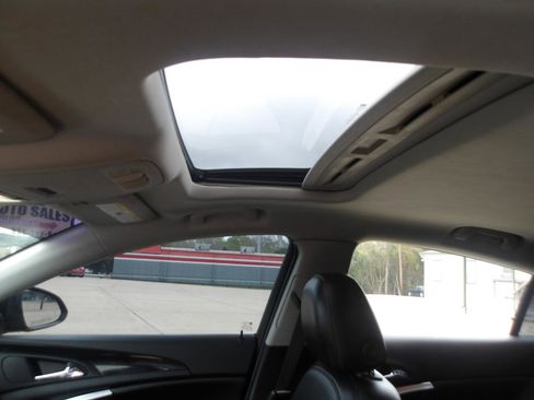 Used 2013 Buick Regal Premium image 25