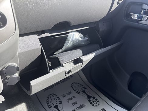 Used 2013 Nissan Frontier SL w/ Moonroof Pkg image 25