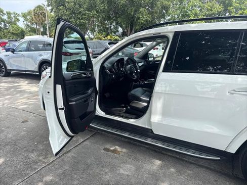 Used 2017 Mercedes-Benz GLS 550 4MATIC w/ Driver Assistance Package image 10