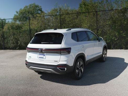 New 2025 Volkswagen Taos SE image 8
