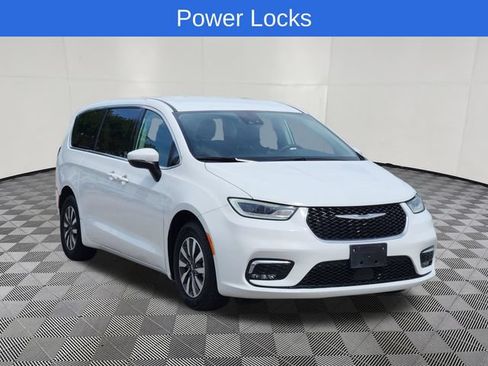 Used 2023 Chrysler Pacifica Touring-L FWD image 2