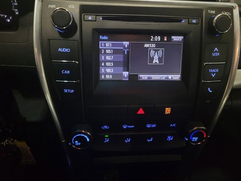 Used 2016 Toyota Camry SE image 25