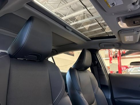 New 2026 Toyota Prius FWD image 19