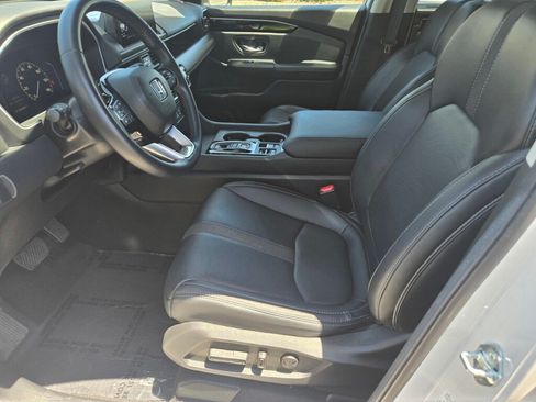 Certified 2025 Honda Pilot Touring image 20