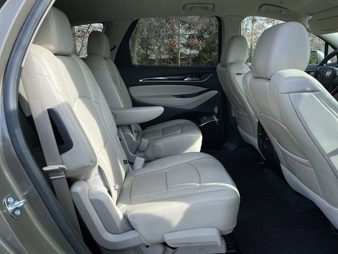 Used 2020 Buick Enclave Essence image 25