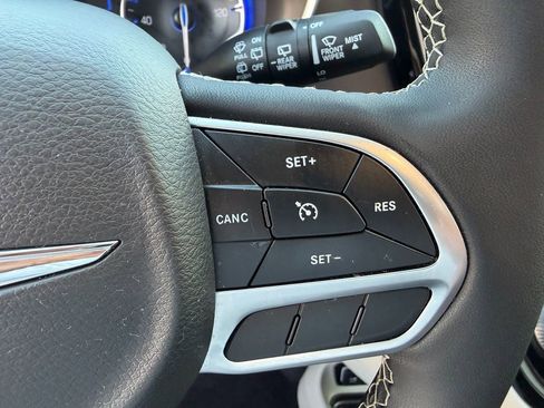 Used 2022 Chrysler Voyager LX FWD image 8