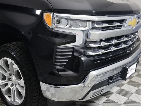 Used 2022 Chevrolet Silverado 1500 LTZ w/ Technology Package AWD/4WD image 41