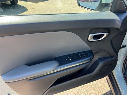 Used 2025 Kia K4 FWD image 18