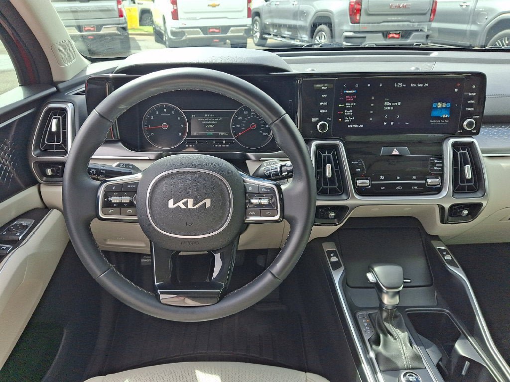 Used 2023 Kia Sorento S FWD image 11