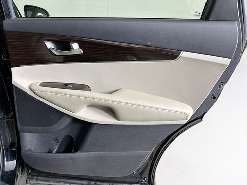 Used 2019 Kia Sorento LX image 29