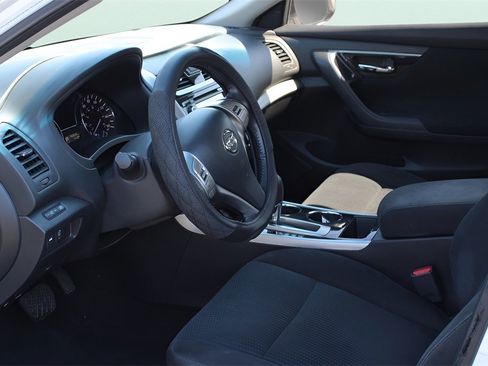 Used 2014 Nissan Altima 2.5 SV w/ Convenience Package image 12