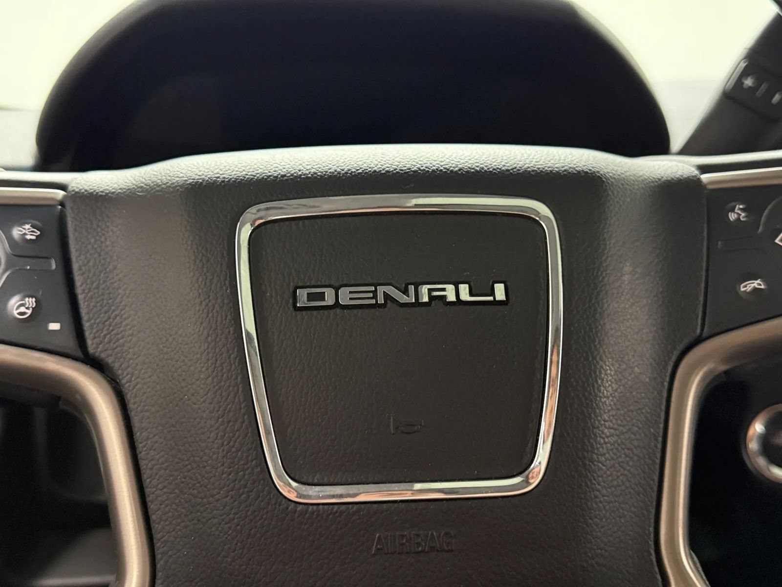 Used 2018 GMC Yukon Denali w/ Open Road Package RWD image 25