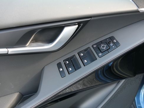 New 2025 Kia Niro EX Touring image 12