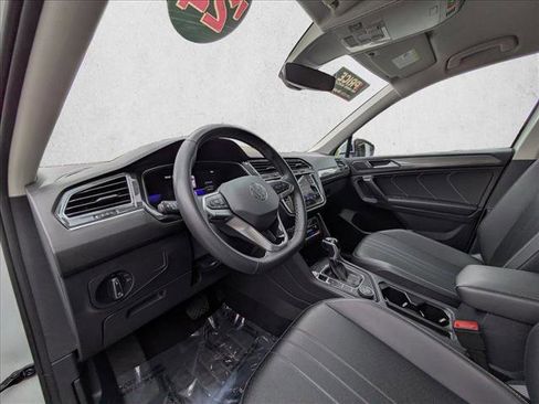 Used 2024 Volkswagen Tiguan SE image 16
