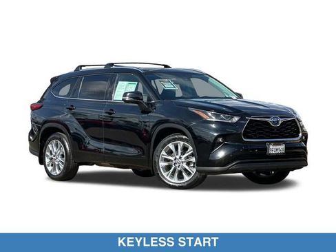 Used 2023 Toyota Highlander Limited AWD/4WD image 2