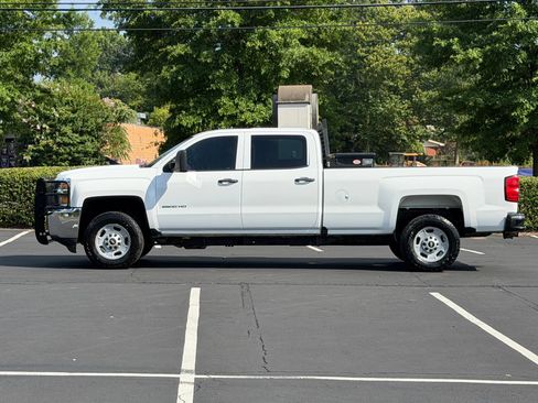 Used 2018 Chevrolet Silverado 2500 W/T RWD image 2