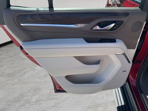 Used 2024 GMC Yukon Denali w/ Denali Reserve Package image 17