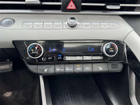 Used 2023 Hyundai Elantra Limited image 27