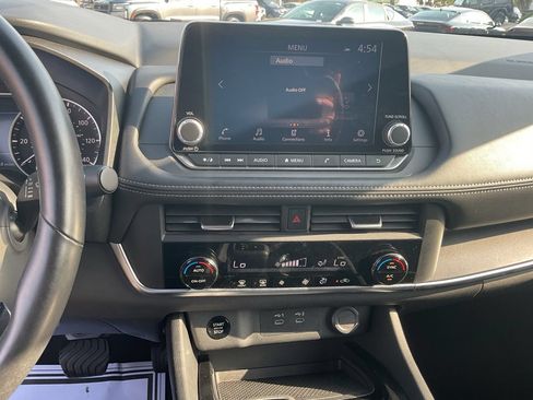 Used 2025 Nissan Rogue SV FWD image 27