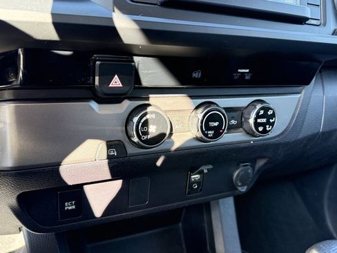 Used 2016 Toyota Tacoma SR w/ SR Convenience Package image 21