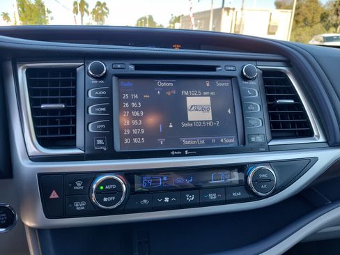 Used 2014 Toyota Highlander Limited image 21