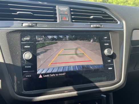 Certified 2023 Volkswagen Tiguan SE w/ Panoramic Sunroof Package FWD image 21