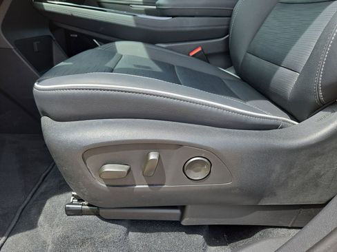 Used 2025 Buick Enclave Sport Touring image 17