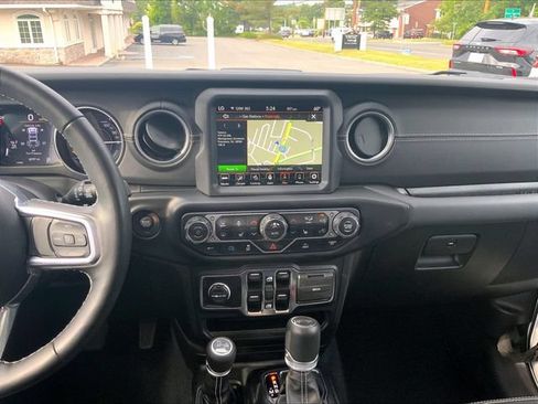 Used 2023 Jeep Wrangler Unlimited Sahara w/ Cold Weather Group AWD/4WD image 15