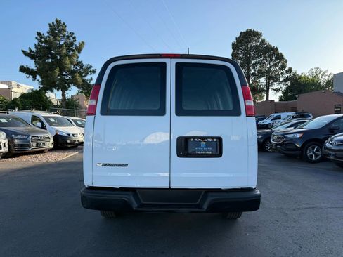 Used 2018 Chevrolet Express 2500 image 4
