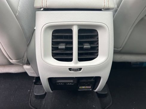 Used 2020 Jeep Cherokee Latitude Lux w/ Comfort/Convenience Group image 19