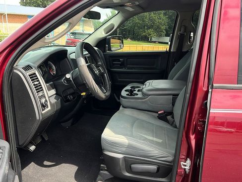 Used 2017 RAM 1500 Express RWD image 18