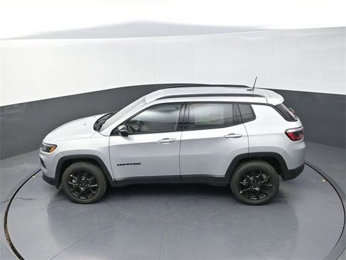 New 2026 Jeep Compass Latitude image 12