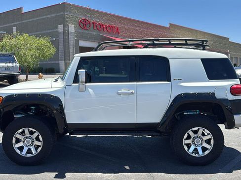 Used 2014 Toyota FJ Cruiser 4WD w/ Upgrade Package image 5