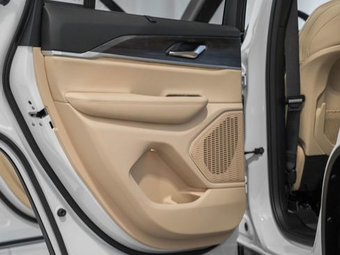 New 2025 Jeep Grand Cherokee Limited w/ Luxury Tech Group II image 36