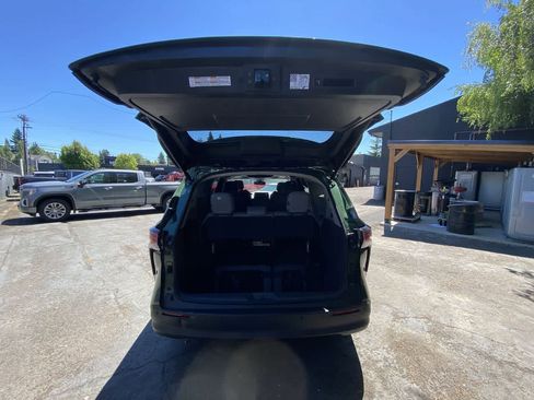 Used 2022 Toyota Sienna XLE w/ XLE Plus Package FWD image 28