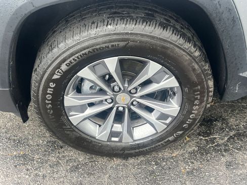 Used 2025 Chevrolet Equinox LT FWD image 24