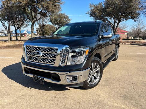 Used 2018 Nissan Titan SL image 1