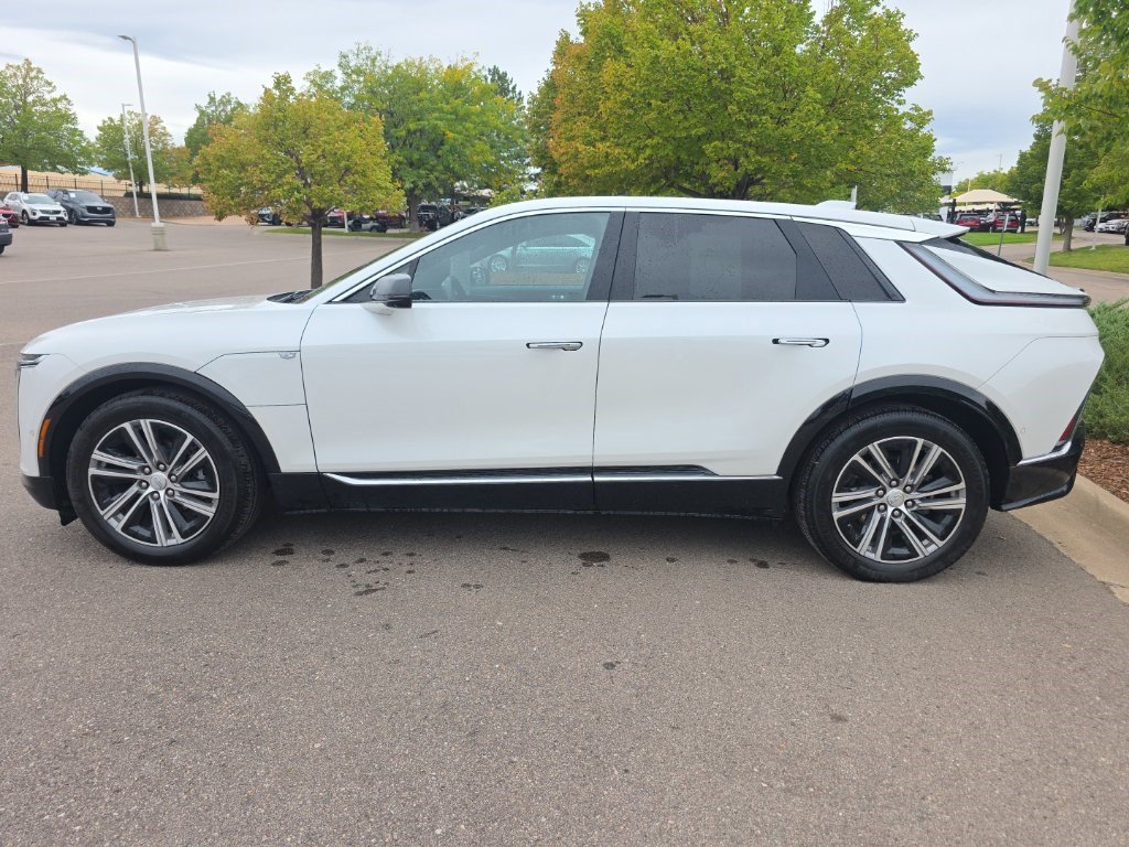Used 2024 Cadillac Lyriq Luxury AWD/4WD image 3