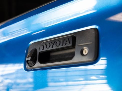 Used 2018 Toyota Tacoma TRD Sport image 6