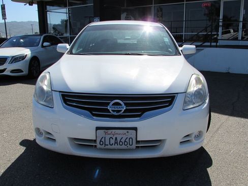Used 2010 Nissan Altima 2.5 S FWD image 2