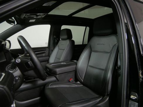 Used 2024 GMC Yukon XL Denali AWD/4WD image 13