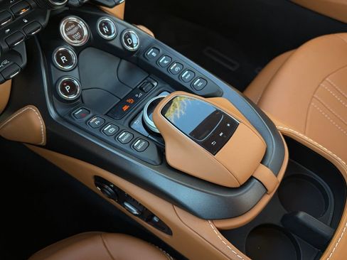 Used 2021 Aston Martin V8 Vantage Coupe image 29