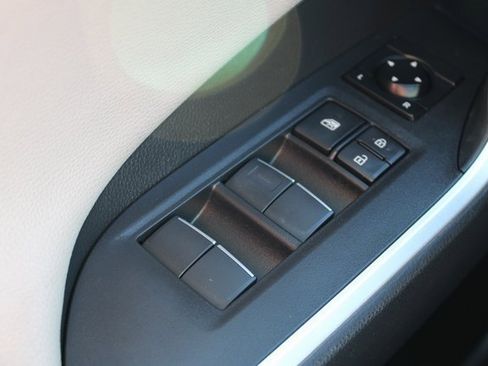 Used 2020 Toyota RAV4 Limited image 31