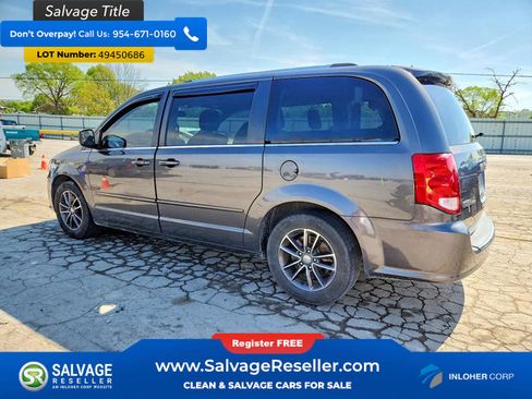 Used 2017 Dodge Grand Caravan SXT image 3