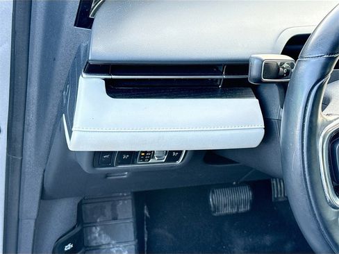 Used 2024 Lincoln Nautilus Reserve image 11