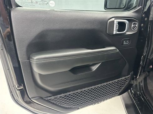 Used 2020 Jeep Wrangler Unlimited Sahara AWD/4WD image 20